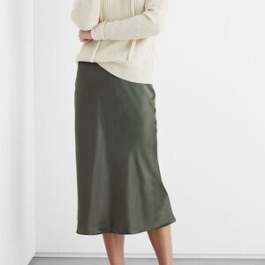 IRIS & INK
Mirabelle Organic Silk-satin
Midi Skirt In Army Green